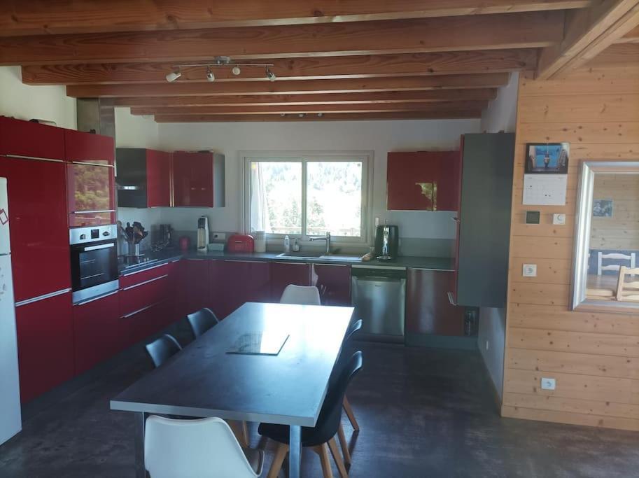 A La Campagne Dans Jolie Maison En Bois. * Laussonne