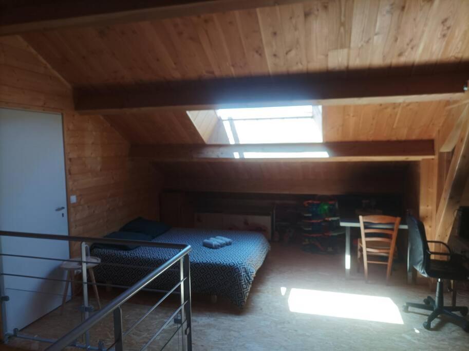 Privatunterkunft A La Campagne Dans Jolie Maison En Bois. *