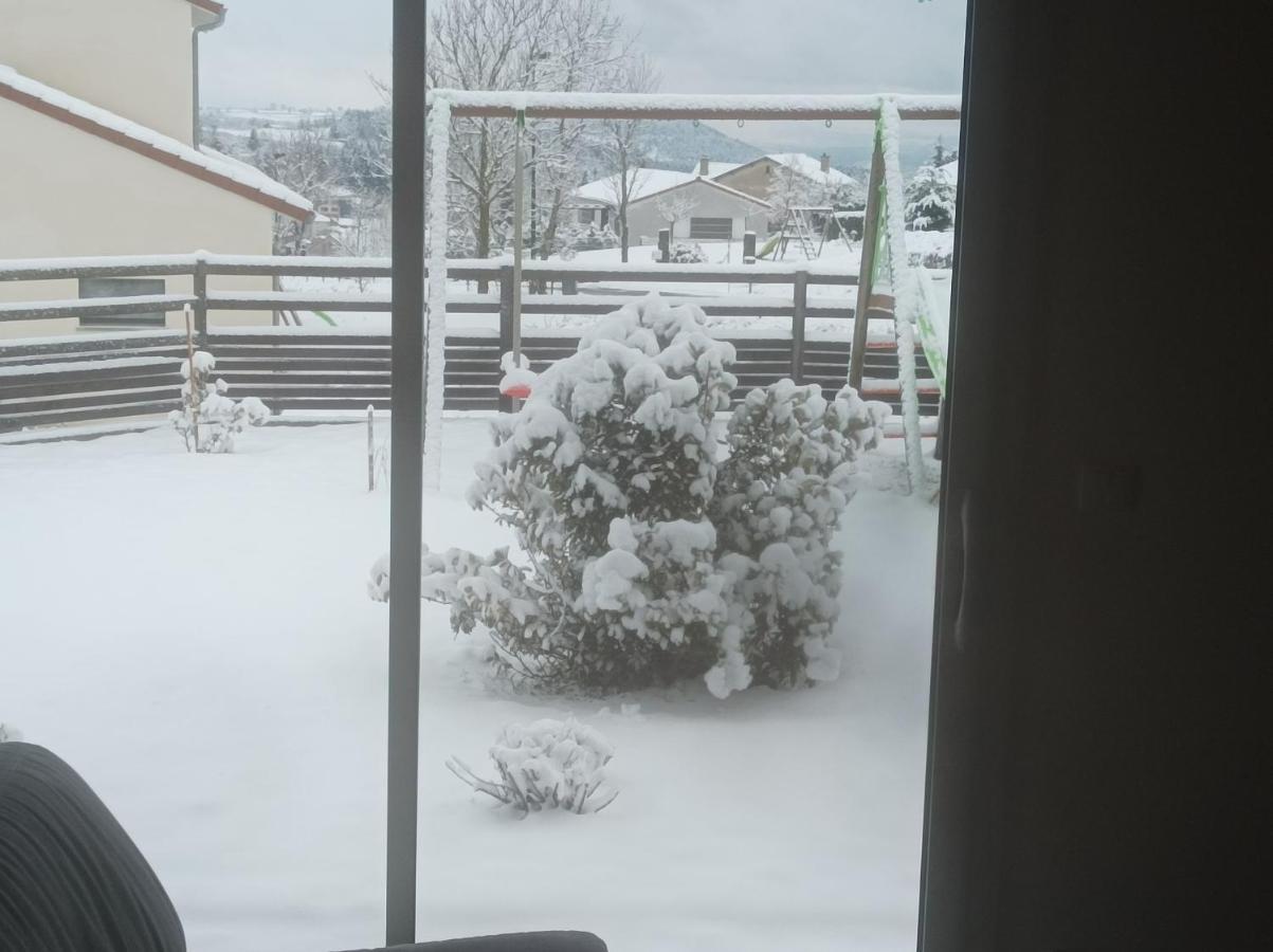A La Campagne Dans Jolie Maison En Bois. * Laussonne