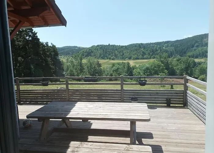 Suite A La Campagne Dans Une Jolie Maison En Bois.