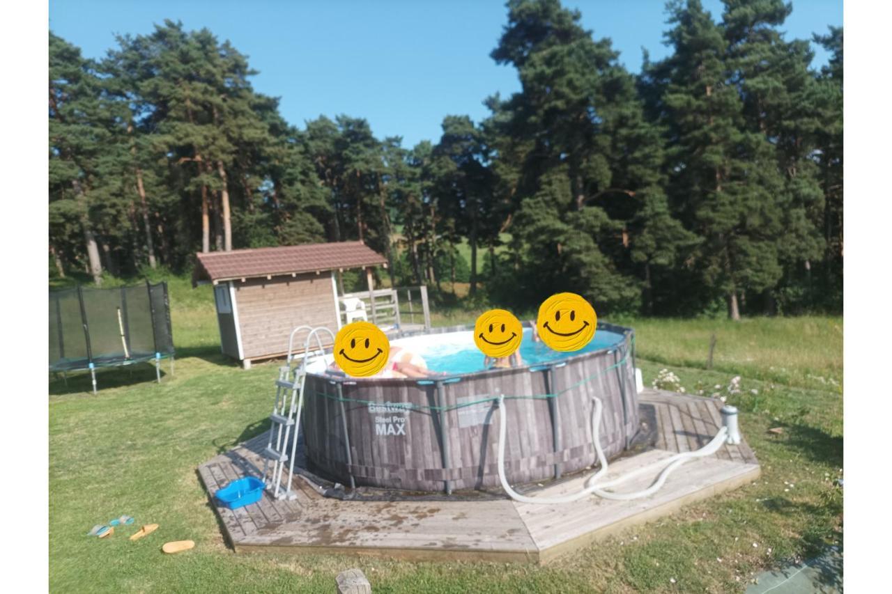 A La Campagne Dans Jolie Maison En Bois. Séjour chez l'habitant Laussonne