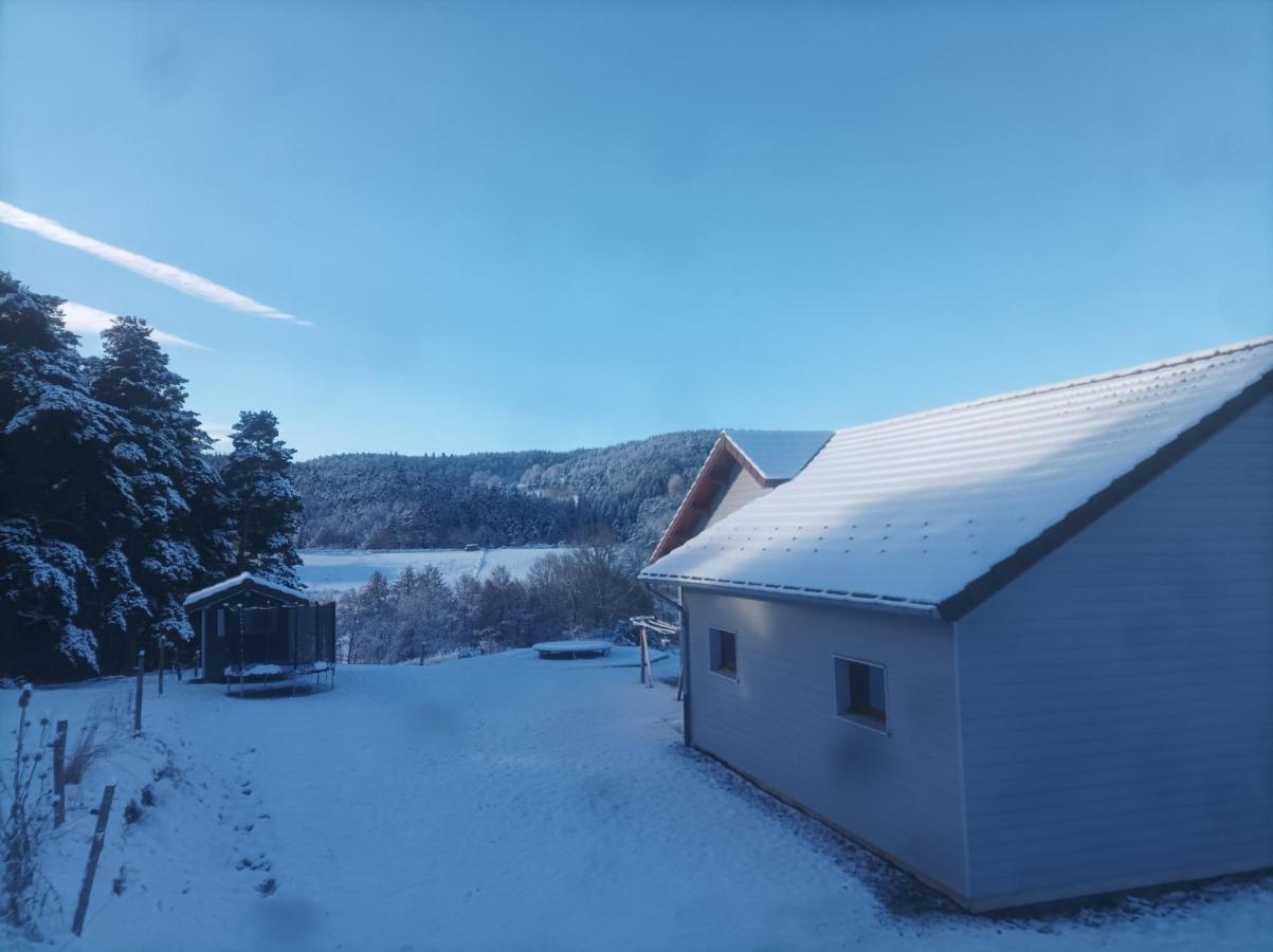 A La Campagne Dans Jolie Maison En Bois. Séjour chez l'habitant Laussonne